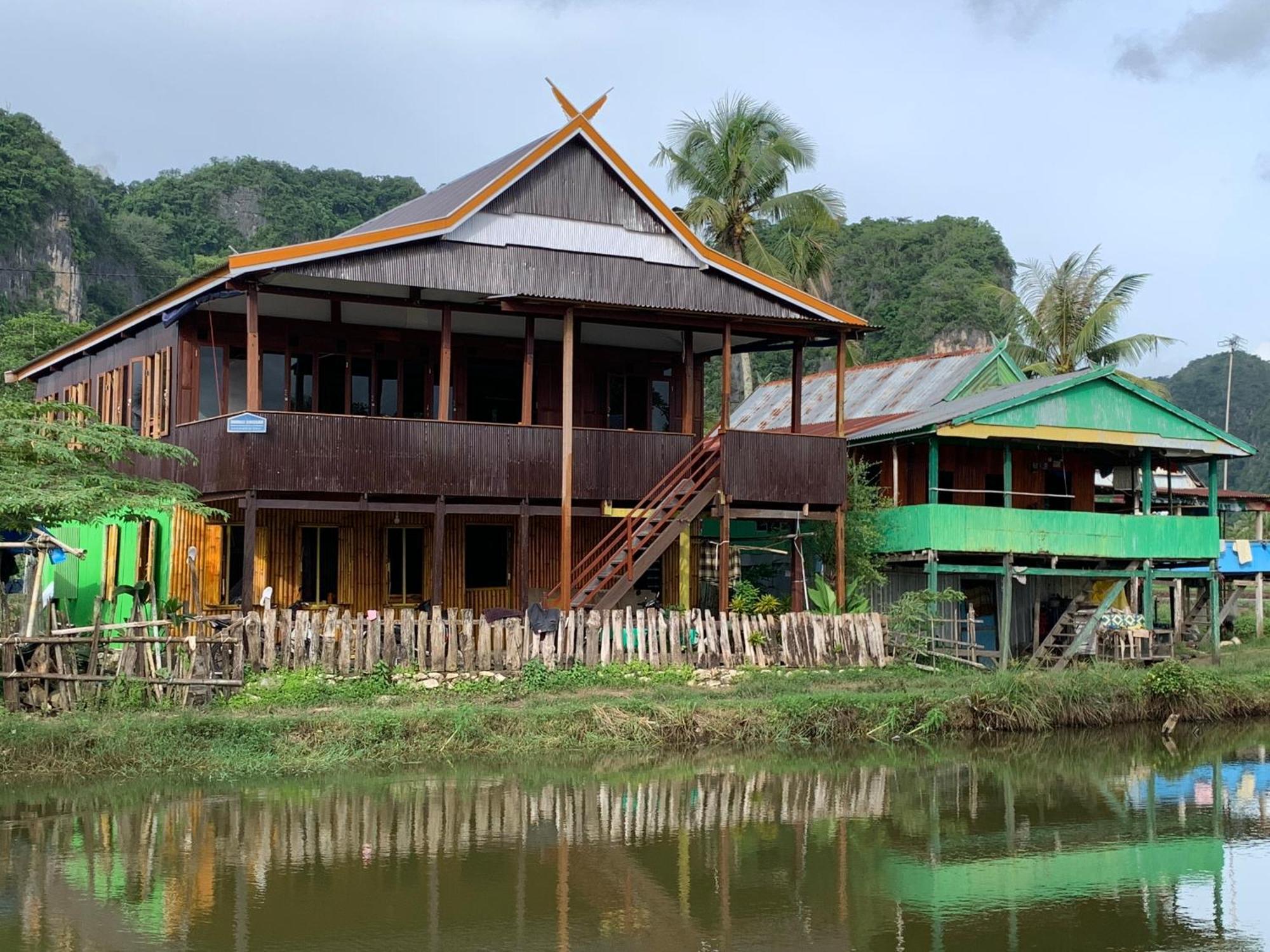Nasrul House Homestay For Backpackers Maros Exterior photo