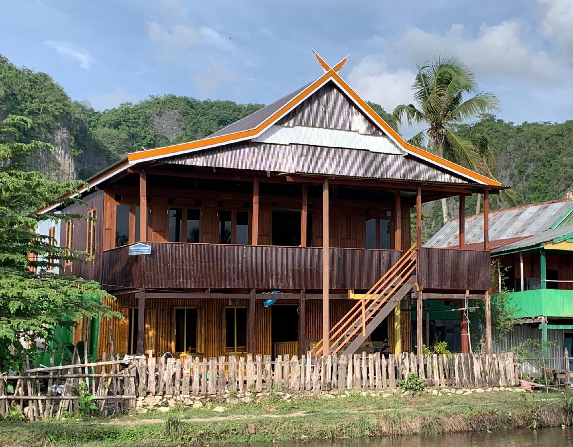 Nasrul House Homestay For Backpackers Maros Exterior photo
